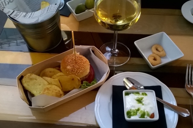 milano aperitivo gourmet appetizer vino cocktail il santa bistrò moderno