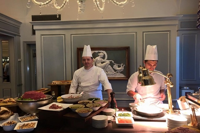 four seasons https://www.facebook.com/fourseasonshotelflorence/photos/a.10151649182229752.1073741828.207537764751/10154630919394752/?type=3&theater