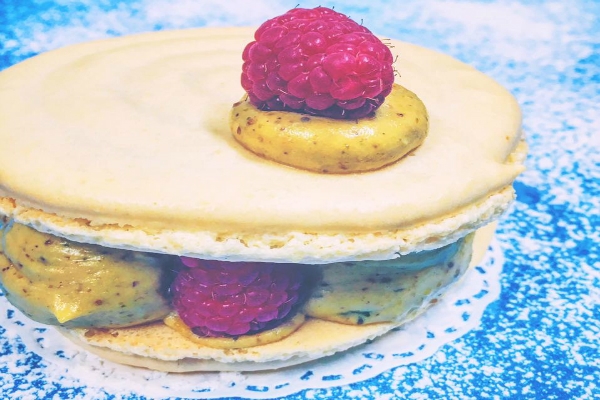 maxi macaron pistacchio e lamponi na cosetta ristorante roma pigneto dessert tiramisù destrutturato i cinque dessert più golosi di roma