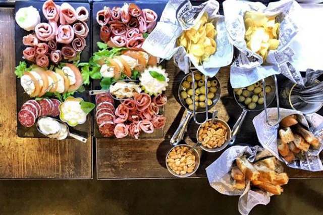 migliori piccoli locali ristoranti pochi coperti a roma la casetta di monti aperitivo pranzo piatti freddi merenda