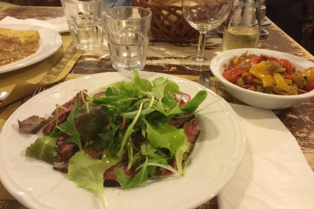 pausa pranzo in piazzetta in veneto