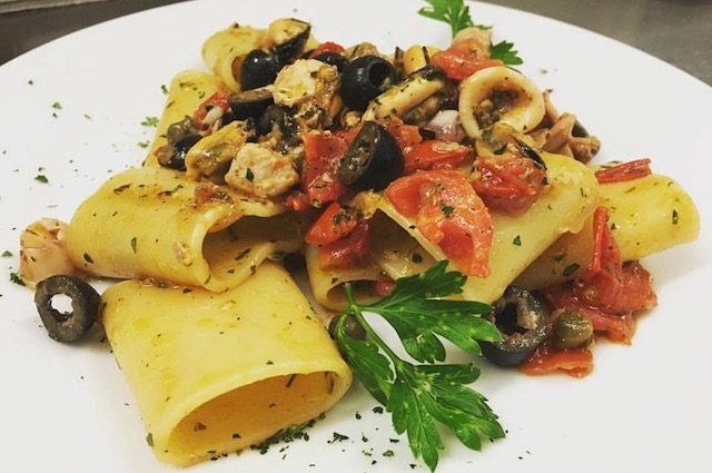 trattoria da ginone firenze
https://www.facebook.com/trattoriaginone/photos/a.579666805452172.1073741828.579661355452717/1512570535495123/?type=3&theater