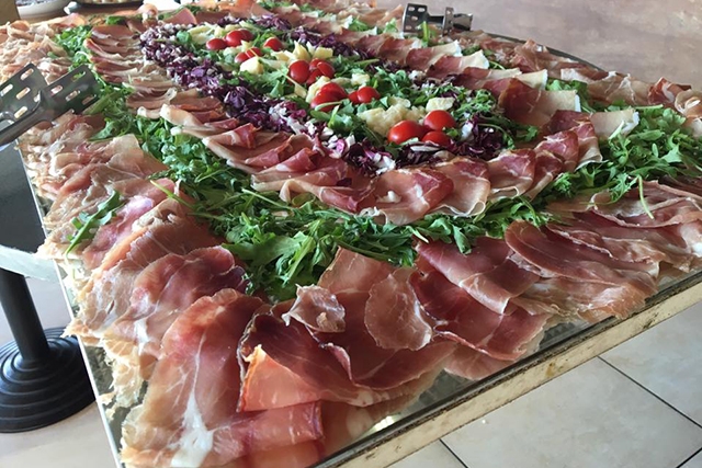 https://www.facebook.com/straforno/photos/a.1800872540157133/1803710859873301/?type=3&theater, straforno