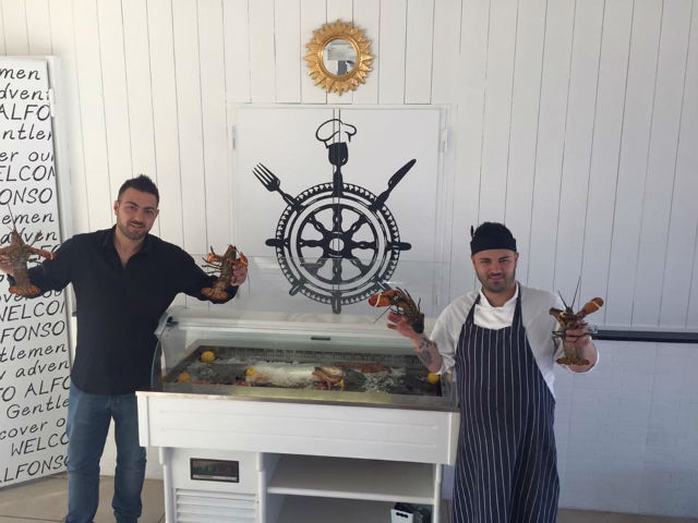 ristoranti margherita di savoia alfonso a mare foto da facebook https://www.facebook.com/1098524410168988/photos/pb.1098524410168988.-2207520000.1462893124./1135062593181836/?type=3&theater