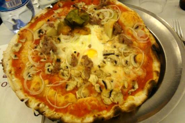 pizzeria la montecarlo centro storico roma pizza romana bassa capricciosa giovani qualità prezzo piatto ferro classifica migliori 10 pizze basse romane