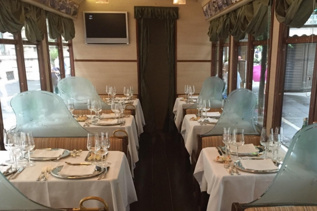 i locali più strani di milano
http://www.tripadvisor.it/attraction_review-g187849-d1969079-reviews-tram_ristorante_atmosfera-milan_lombardy.html#photos