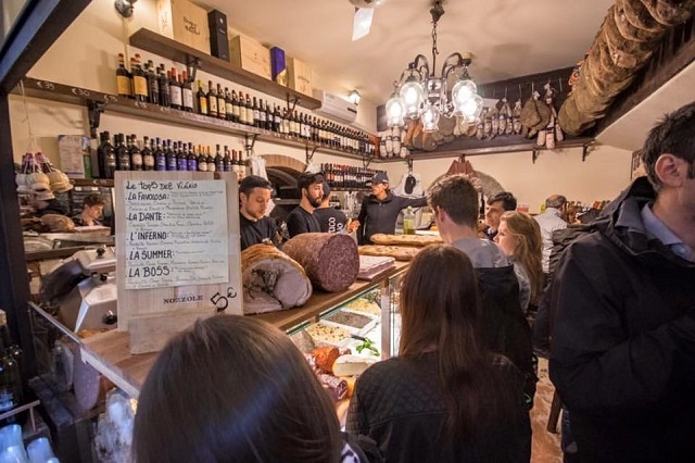 all'antico vinaio https://www.facebook.com/allanticovinaio/photos/a.344289109007616.1073741824.146643895438806/720217474748109/?type=3&theater