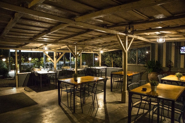 outsider pub esterno