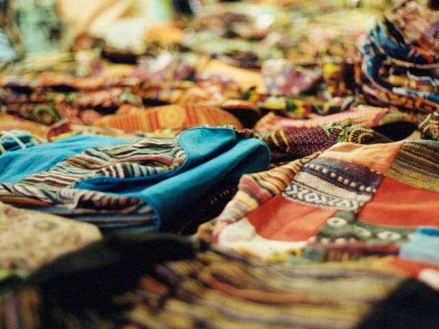 mercato stoffe abiti https://www.flickr.com/photos/cane_rosso/15254977115/