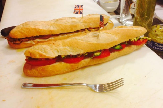 ristorante baguette andria birra locali puglia foto da facebook https://www.facebook.com/426676920826928/photos/pb.426676920826928.-2207520000.1456341019./437370269757593/?type=3&theater