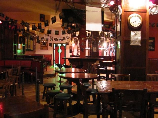 cream irish pub