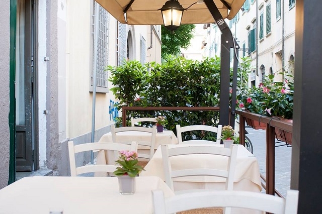 aroma https://www.facebook.com/aromaristorantefirenze/photos/a.337592859681911.82211.217003545074177/836369453137580/?type=3&theater