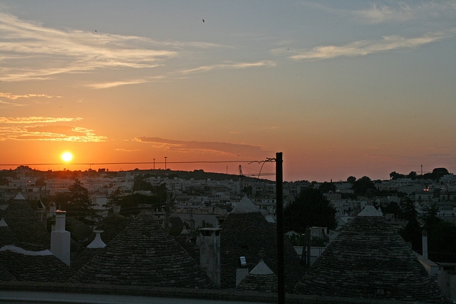 tramonto alberobello foto di https://www.flickr.com/photos/fabcom/4776924992/