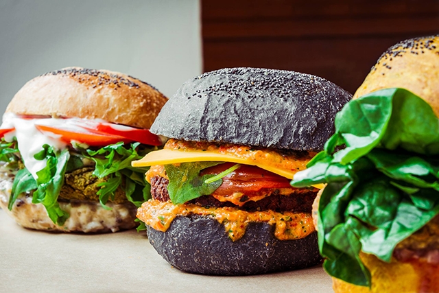 https://www.facebook.com/flowerburger.it/photos/a.951679938204749/972821156090627/?type=3&theater, flower burger