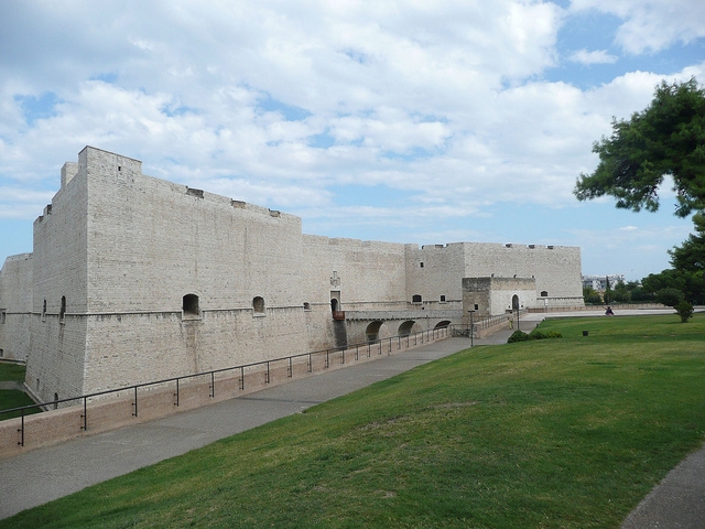 castello barletta borghi antichi puglia