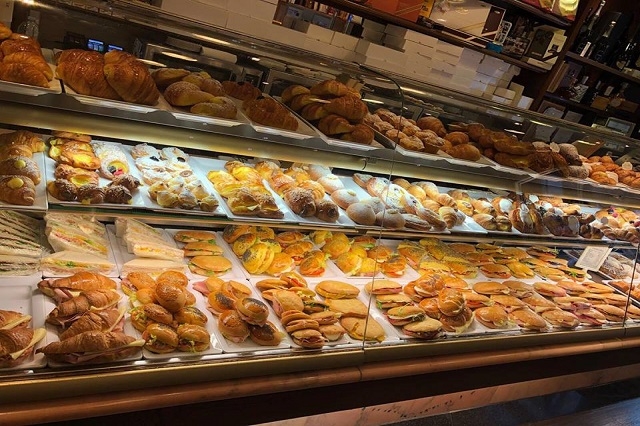 caffè serafini https://www.facebook.com/serafinicafepasticceria/photos/a.434414679949499.99642.434412823283018/1627667020624253/?type=1&theater
