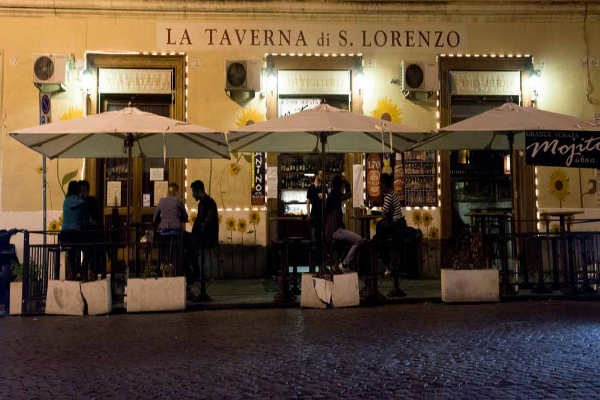taverna di san lorenzo aperitivo san lorenzo roma birra artigianale studenti universitari stuzzichini buffet guida migliori aperitivi di roma quartiere per quartiere