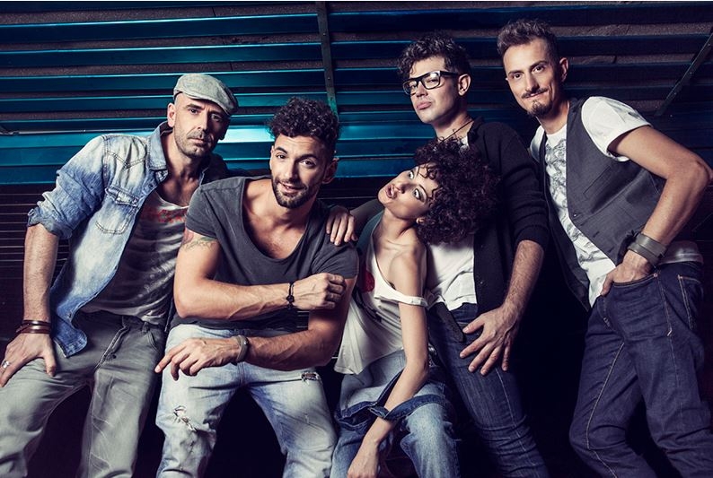 Canzone La Tua Migliore Amica Mi Guarda Da Un Po