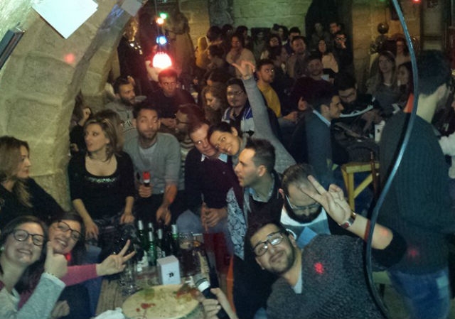 vita notturna locali notte gente della notte cornetteria bebop barletta foto da facebook https://www.facebook.com/bebopbarletta/photos/pb.361615623916862.-2207520000.1454056533./903223283089424/?type=3&theater