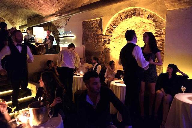 chez moi locali fuori orario firenze
https://www.facebook.com/chezmoipianobar/photos/a.300566746997409.1073741828.300023307051753/306992833021467/?type=3&theater