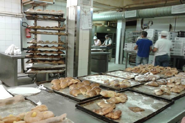 alba dolce cornetteria roma san giovanni via albalonga industria dolciaria ingrosso cornetti bar ciambelle bombe cornetti economici migliori cornetterie notturne a roma