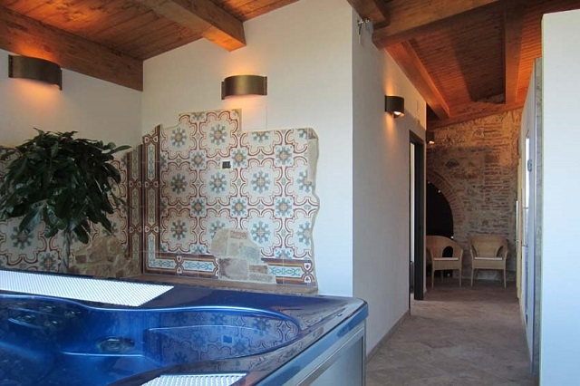 fattoria del colle http://www.cinellicolombini.it/it/agriturismo-toscana/benessere-vinoterapia-spa/trattamenti/lunedi-day-spa