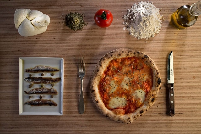 fratelli cuore
https://www.facebook.com/pizzafratellicuore/photos/a.851527098275775.1073741828.850152678413217/1024484530980030/?type=3&theater