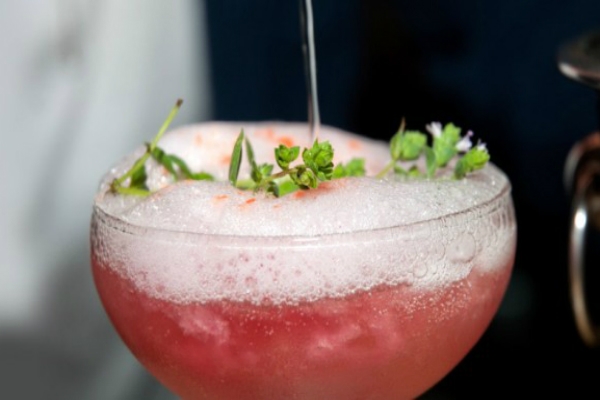 stazione di posta testaccio bartender cocktail mixologism aperitivo buffet gourmet guida ai migliori aperitivi di roma