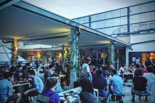 joy milano esterno
