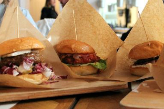 10 hamburger imperdibili da mangiare a milano