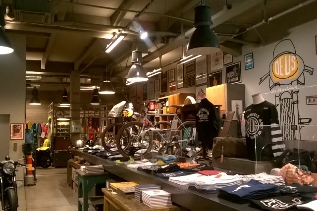 milano ristoranti locali aperitivo cena deus café