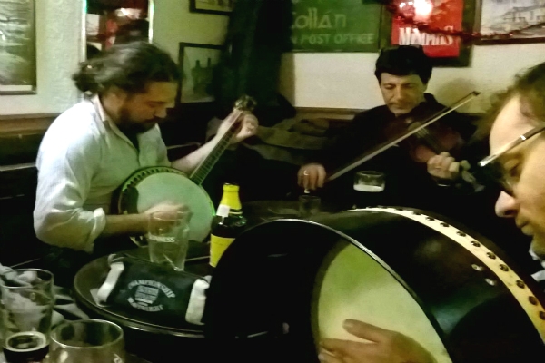 fiddler's elbow irish pub roma monti musica tradizionale irlandese session guinness irlanda serate strane a roma divertimento bere