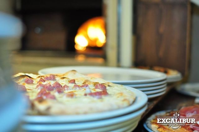excalibur canosa di puglia pizza pizzeria forno a legna