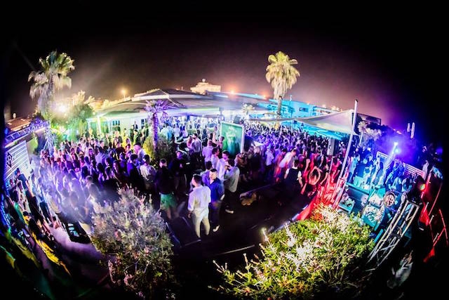 bussola versilia discoteche versilia
https://www.facebook.com/bussolaclubversiliaofficial/photos/a.1614205585466868.1073741828.1613755378845222/1794675837419841/?type=3&theater