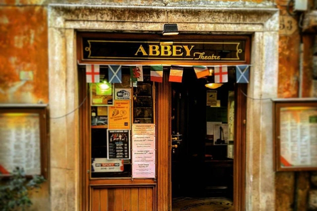 dove andare a vedere le partite a roma abbey theatre pub irish centro storico piazza navona campionato calcio serie a lazio roma birra alla spina