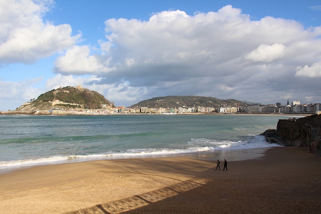 la concha beach donostia-san sebastián, spagna https://www.flickr.com/photos/129231073@n06/28936041173/in/photolist-l5ylvb-yjeysj-yxsr5d-r4xysq-s7wa7o-bcs1f-mfd7cl-fpalzy-mwvcrk-taau5m-5b2hhz-3gvxpc-iflnh-6iro1q-3qq4sv-vbj3kh-a8kae5-dccvsr-cqxcqj-pbsds-azgcz-axfcyz-8fwnw-77dyug-ca6hzl-nlgvyu-iu4exz-sg2atw-w7x6fj-f3z4ga-nz4waq-f1e9fv-539icl-eyyhhv-nj5urc-6ucbsf-ncttng-o5bkil-4iqqud-7vxdm6-7jwmsz-f1twge-f2azb2-iu4gch-f1eedn-6jwith-gqckfs-hbs4vn-k8agtx-yev1dzz