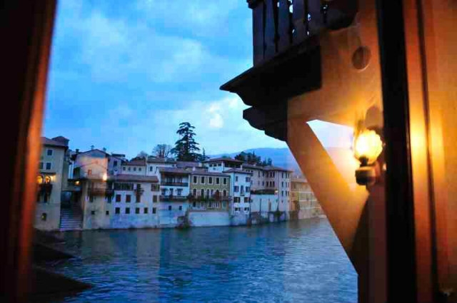 aperitivo in riva all'acqua veneto