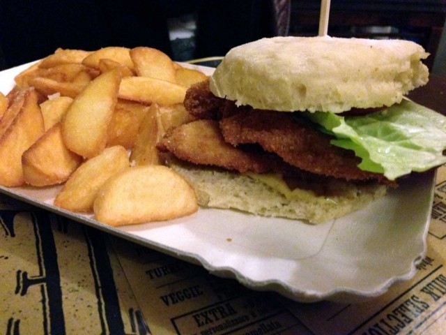 patatine fritte e hamburger