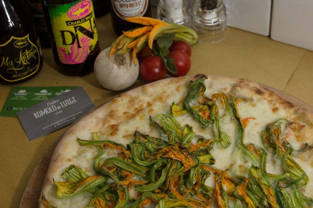 pizzerie sul mare di roma romolo e luigi ostia lido pizza romana bassa fritti fiori di zucca estate roma cena fuori