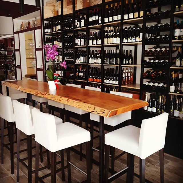 https://www.facebook.com/1920523831302643/photos/a.1921849991170027/1921849937836699/?type=1&theater, border wines