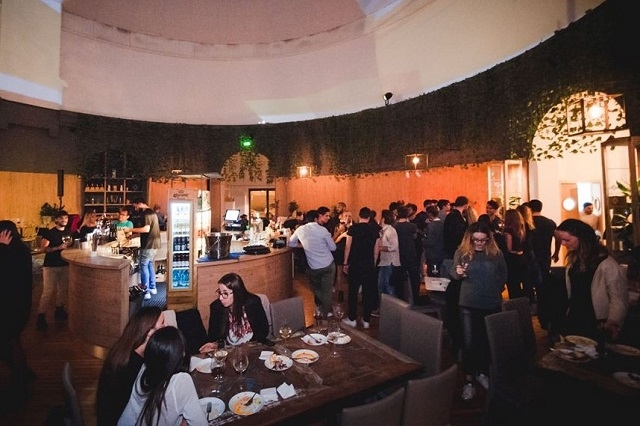 dome https://www.facebook.com/domeloungebar/photos/pcb.515888022114782/515886418781609/?type=3&theater