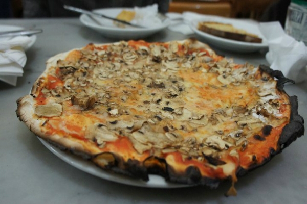 pizzeria panettoni ai marmi trastevere l'obitorio pizza romana bassa facioli fagioli cotiche fritti classifica migliori pizze basse romane top 10