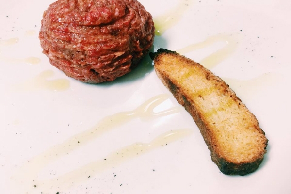 il belli ristorante prati tartare fassona crostino ti consiglio cinque tartare imperdibili roma carne cruda olio