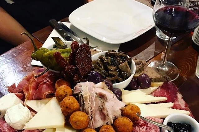 aperitivo all'antico vinaio firenze
https://www.facebook.com/allanticovinaio/photos/a.344289109007616/1395169480586235/?type=3&theater