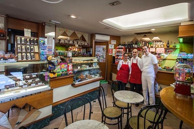gelateria alpina esercizi storici fiorentini facebook https://www.facebook.com/gelateriaalpinafirenze/photos/pb.132605793583475.-2207520000.1442302968./413646282146090/?type=3&theater