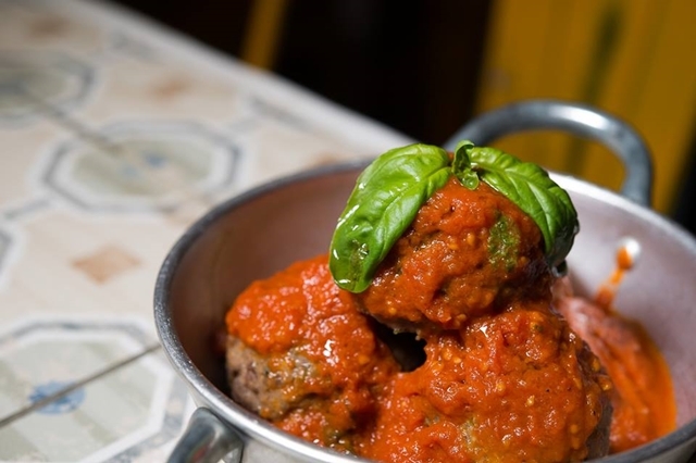 sugo https://www.facebook.com/sugopontemilvio/photos/a.1669468879983024.1073741830.1661991334064112/1931592733770636/?type=3&theater