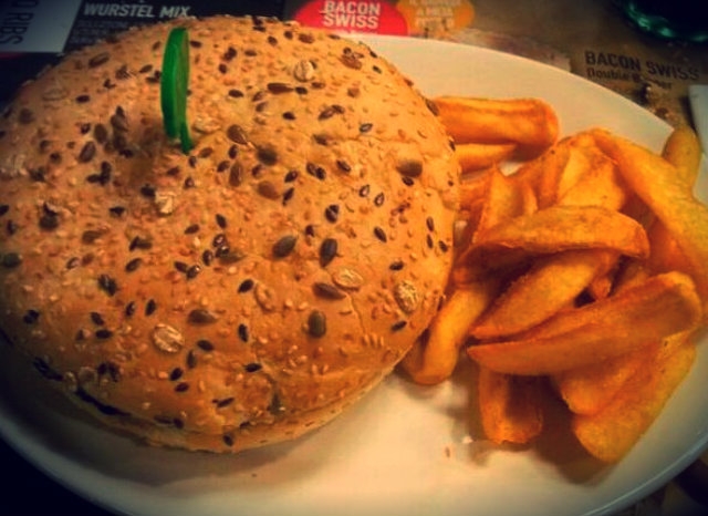 roadhouse hamburger