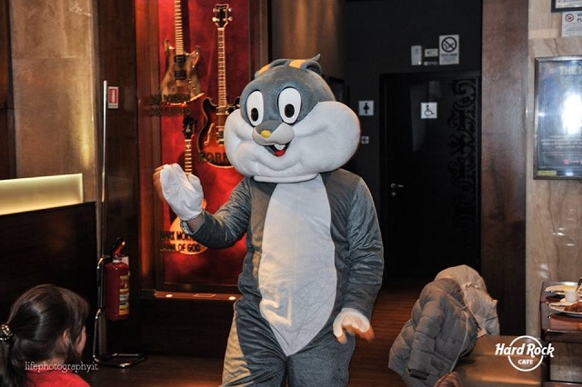 hard rock cafe firenze https://www.facebook.com/hardrockcafefirenze/photos/a.1800391830018505.1073741992.151004754957229/1800400220017666/?type=3&theater