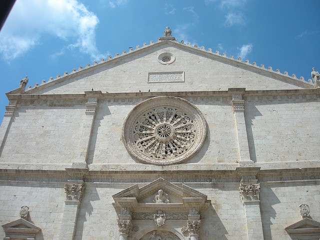 acquaviva delle fonti https://www.flickr.com/photos/vitoabrusci/3852148000/