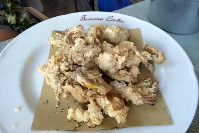 cervello fritto carciofi roma piatti rari poco conosciuti cucina romana taverna cestia piramide